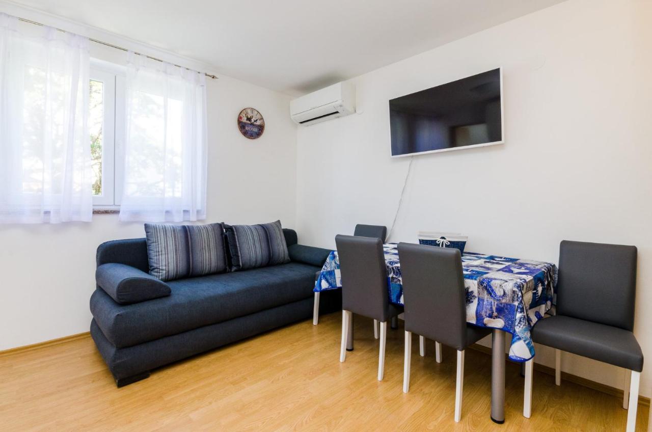 Arboretum Apartment *